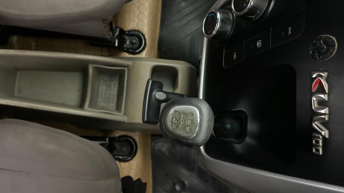 2015 Mahindra Kuv100 K6 5 STR, Petrol, Manual, 65,767 km, Gear Lever