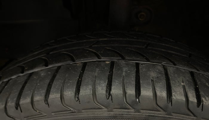 2015 Mahindra Kuv100 K6 5 STR, Petrol, Manual, 65,767 km, Left Front Tyre Tread