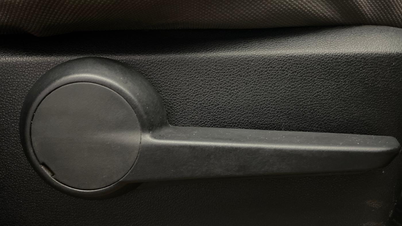2015 Mahindra Kuv100 K6 5 STR, Petrol, Manual, 65,767 km, Driver Side Adjustment Panel