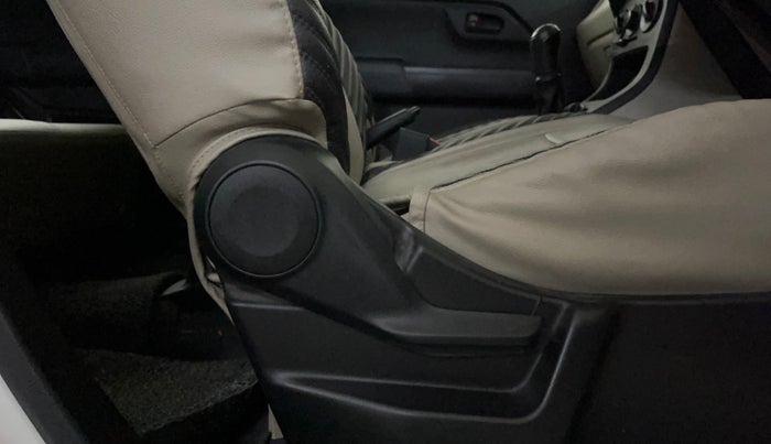 2019 Maruti New Wagon-R LXI CNG (O) 1.0, CNG, Manual, 28,122 km, Driver Side Adjustment Panel