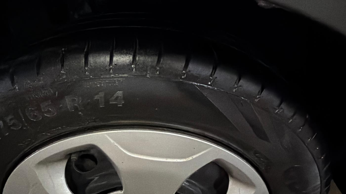 2023 Tata Tiago XT (O) PETROL, CNG, Manual, 49,591 km, Left Front Tyre Tread