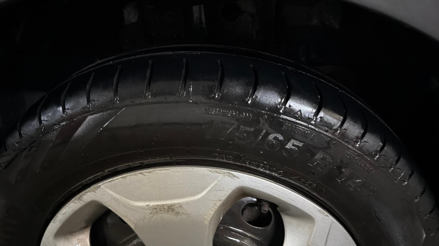 2023 Tata Tiago XT (O) PETROL, CNG, Manual, 49,591 km, Right Front Tyre Tread