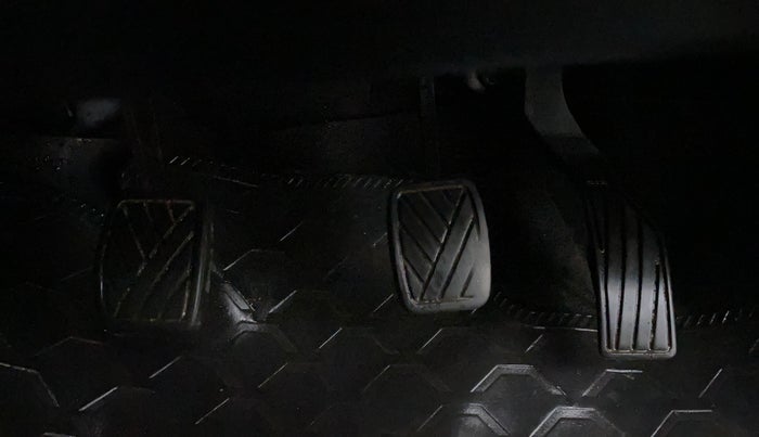 2015 Maruti Swift VXI, Petrol, Manual, 61,653 km, Pedals