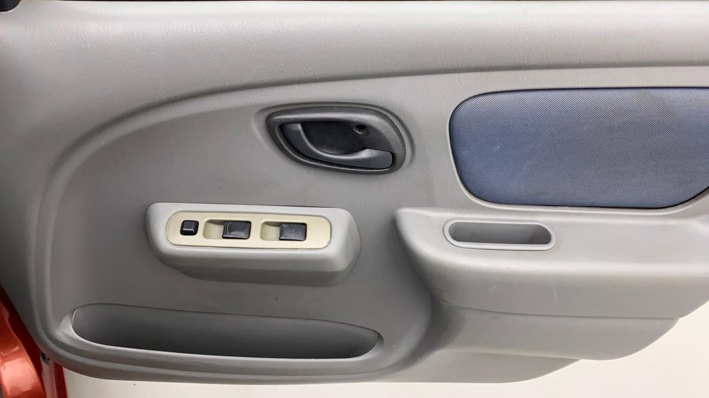 2014 Maruti Alto K10 VXI, Petrol, Manual, 1,22,892 km, Driver Side Door Panels Control