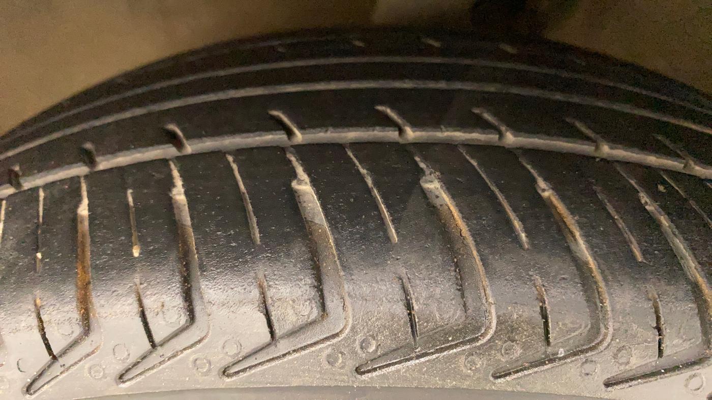 2014 Maruti Alto K10 VXI, Petrol, Manual, 1,22,892 km, Left Front Tyre Tread