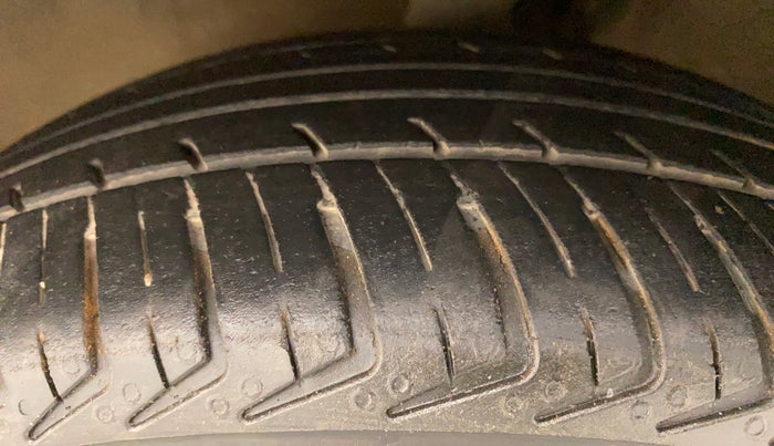 2014 Maruti Alto K10 VXI, Petrol, Manual, 1,22,892 km, Left Front Tyre Tread