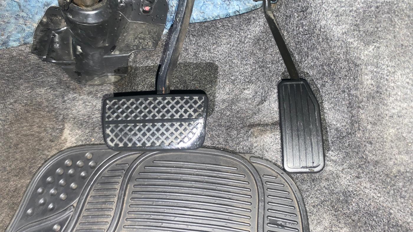2017 Honda Brio VX AT, Petrol, Automatic, 84,842 km, Pedals