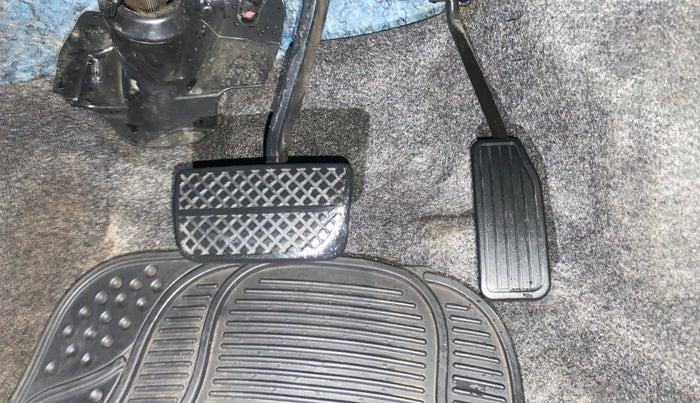 2017 Honda Brio VX AT, Petrol, Automatic, 84,842 km, Pedals