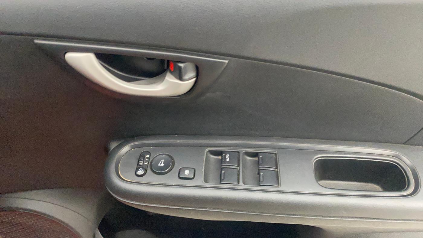 2017 Honda Brio VX AT, Petrol, Automatic, 84,842 km, Driver Side Door Panels Control