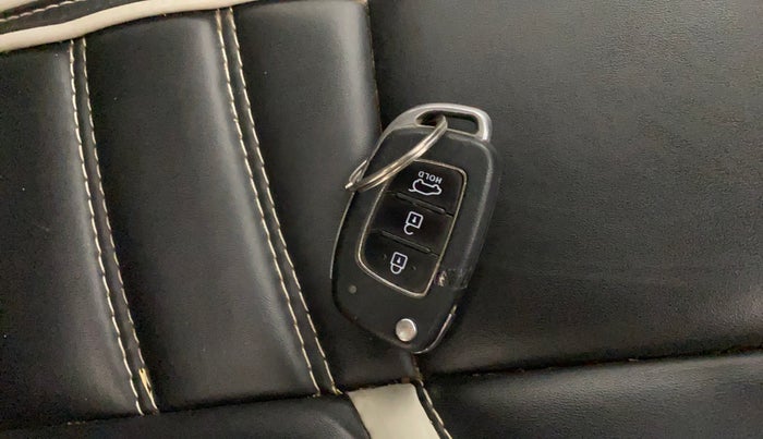 2019 Hyundai VENUE S 1.2, Petrol, Manual, 83,501 km, Key Close Up