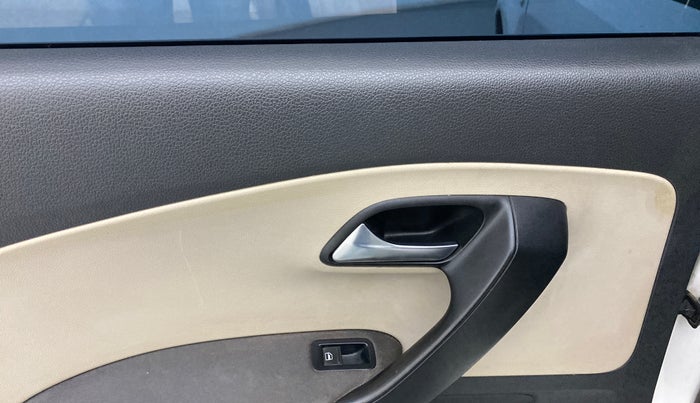 2013 Volkswagen Polo HIGHLINE1.2L, Petrol, Manual, 75,133 km, Left rear window switch / handle - Switch/handle not functional