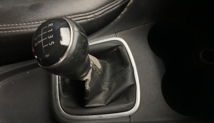2013 Volkswagen Polo HIGHLINE1.2L, Petrol, Manual, 75,133 km, Gear lever - Boot cover slightly torn