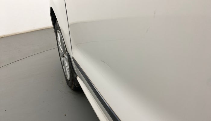 2013 Volkswagen Polo HIGHLINE1.2L, Petrol, Manual, 75,133 km, Front passenger door - Slightly dented