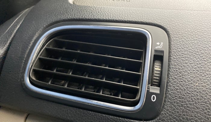 2013 Volkswagen Polo HIGHLINE1.2L, Petrol, Manual, 75,133 km, AC Unit - Front vent has minor damage