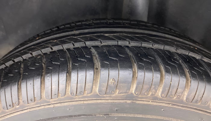 2013 Volkswagen Polo HIGHLINE1.2L, Petrol, Manual, 75,133 km, Left Rear Tyre Tread