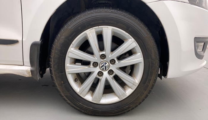 2013 Volkswagen Polo HIGHLINE1.2L, Petrol, Manual, 75,133 km, Right Front Wheel