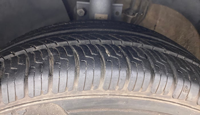 2013 Volkswagen Polo HIGHLINE1.2L, Petrol, Manual, 75,133 km, Left Front Tyre Tread
