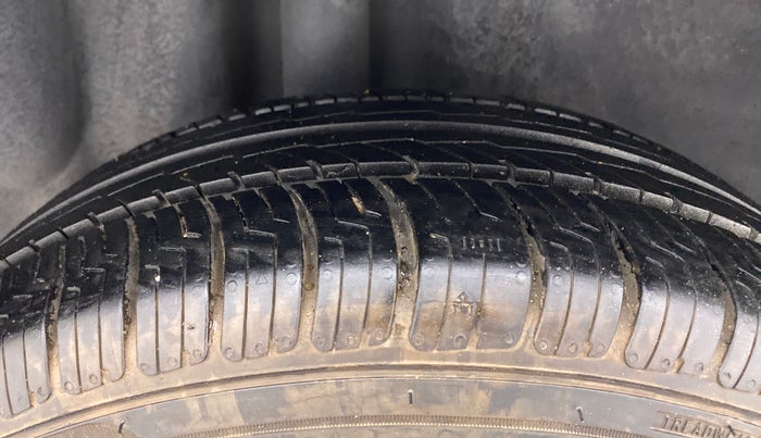2013 Volkswagen Polo HIGHLINE1.2L, Petrol, Manual, 75,133 km, Right Rear Tyre Tread