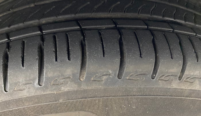 2025 Hyundai GRAND I10 NIOS SPORTZ AMT 1.2 KAPPA VTVT, Petrol, Automatic, 8,510 km, Right Front Tyre Tread