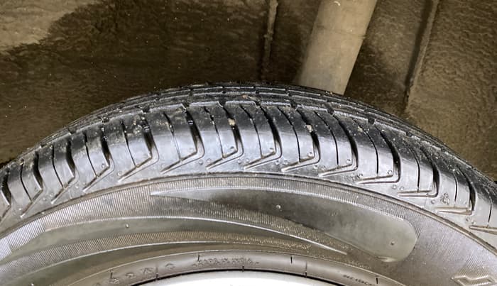 2016 Renault Kwid RXT 0.8, Petrol, Manual, 34,079 km, Left Rear Tyre Tread