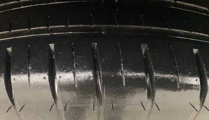 2018 Maruti Swift VXI, Petrol, Manual, 57,700 km, Left Front Tyre Tread
