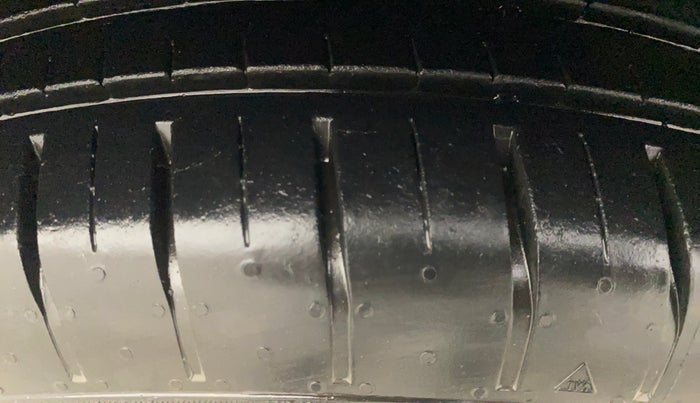 2018 Maruti Swift VXI, Petrol, Manual, 57,700 km, Right Front Tyre Tread
