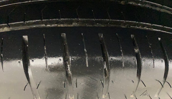 2018 Maruti Swift VXI, Petrol, Manual, 57,700 km, Right Rear Tyre Tread