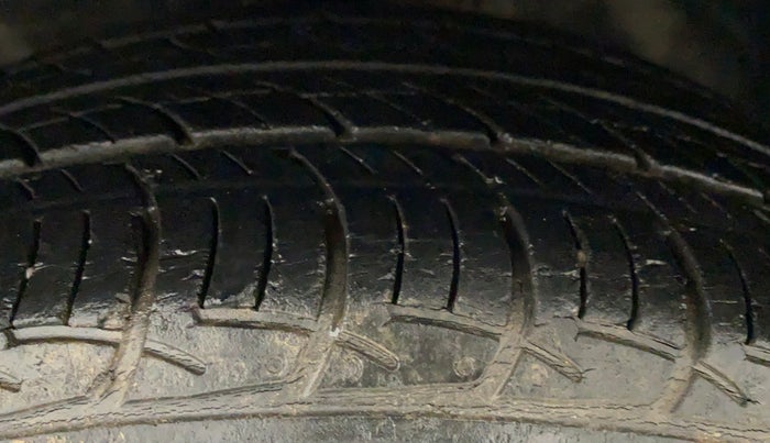 2014 Toyota Etios G, Petrol, Manual, 89,602 km, Left Front Tyre Tread