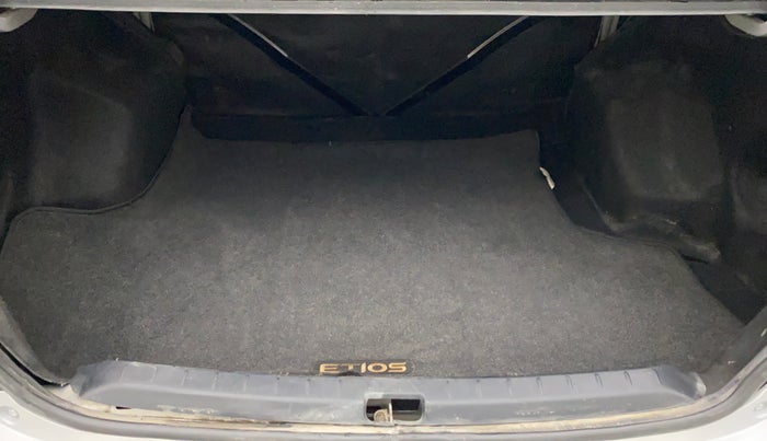 2014 Toyota Etios G, Petrol, Manual, 89,602 km, Boot Inside