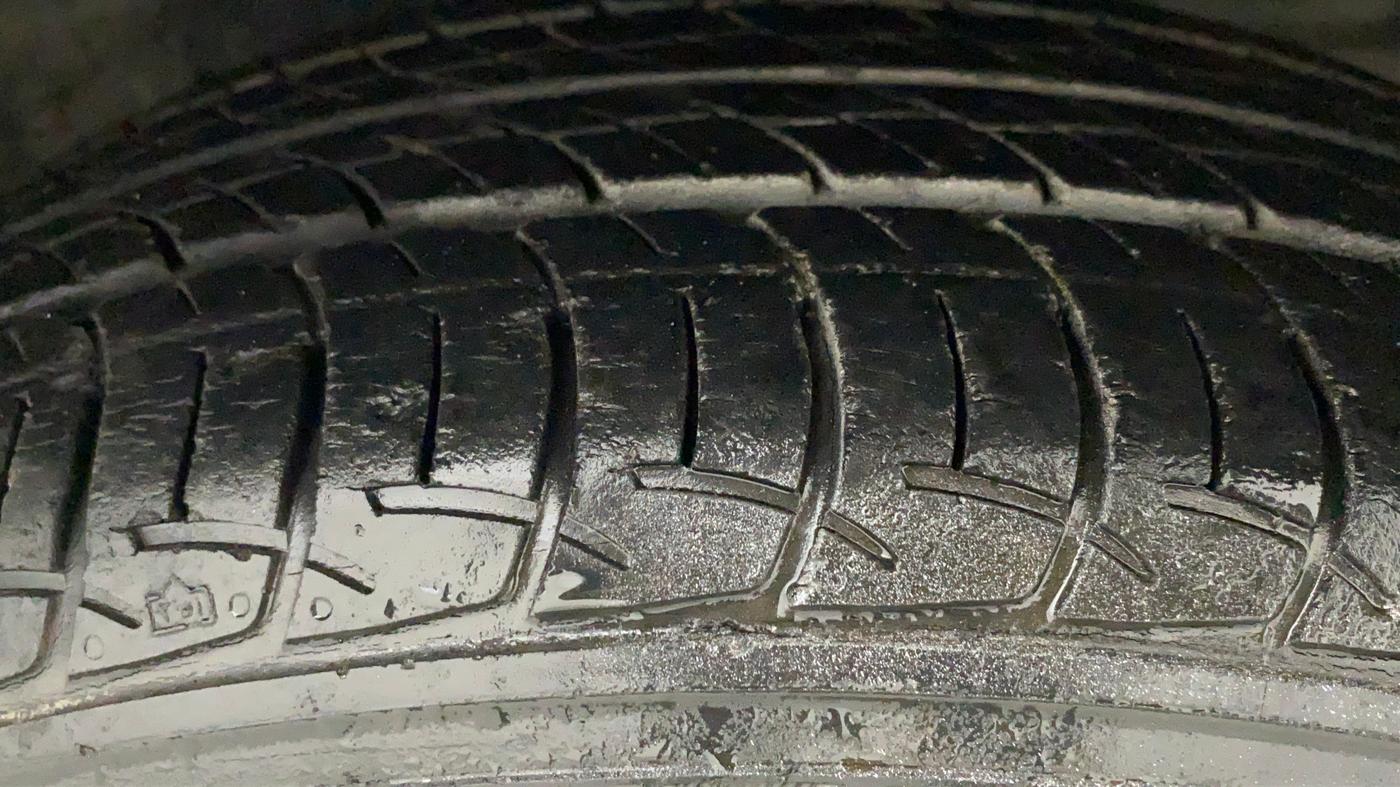 2014 Toyota Etios G, Petrol, Manual, 89,602 km, Right Front Tyre Tread