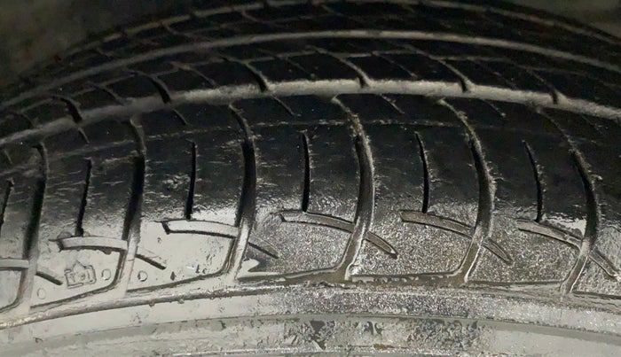 2014 Toyota Etios G, Petrol, Manual, 89,602 km, Right Front Tyre Tread