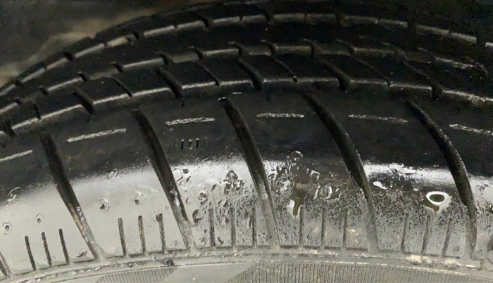2014 Toyota Etios G, Petrol, Manual, 89,602 km, Right Rear Tyre Tread