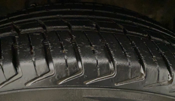 2010 Maruti A Star VXI, Petrol, Manual, 56,748 km, Left Rear Tyre Tread