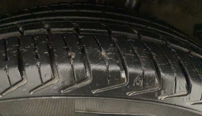 2010 Maruti A Star VXI, Petrol, Manual, 56,748 km, Right Rear Tyre Tread