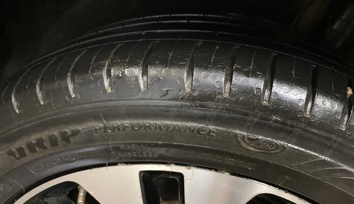 2023 MG HECTOR PLUS SHARP PRO 1.5 TURBO MT 7 STR, Petrol, Manual, 19,985 km, Left Rear Tyre Tread