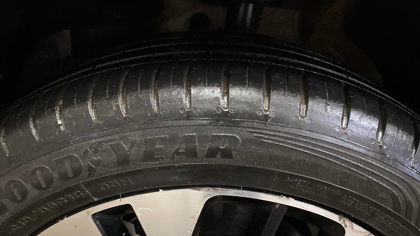 2023 MG HECTOR PLUS SHARP PRO 1.5 TURBO MT 7 STR, Petrol, Manual, 19,985 km, Left Front Tyre Tread