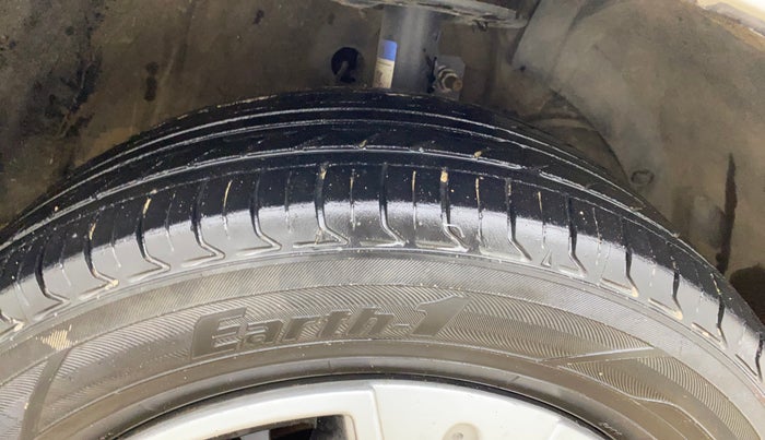 2017 Maruti Baleno DELTA PETROL 1.2, Petrol, Manual, 1,19,690 km, Right Front Tyre Tread