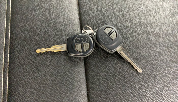 2017 Maruti Baleno DELTA PETROL 1.2, Petrol, Manual, 1,19,690 km, Key Close Up