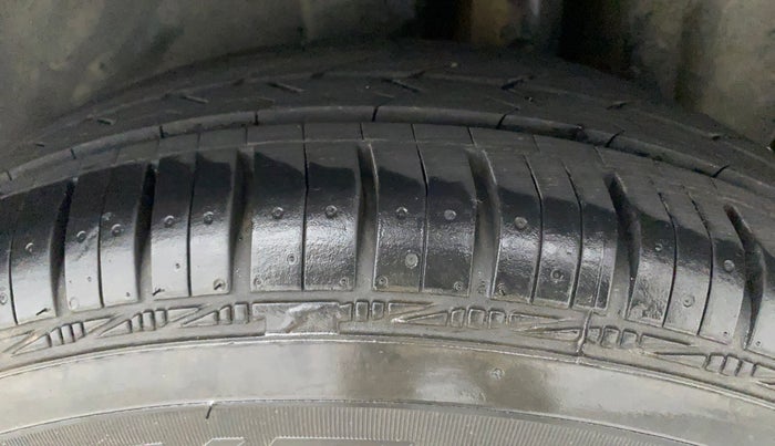 2013 Maruti Swift VXI, Petrol, Manual, 41,041 km, Left Rear Tyre Tread