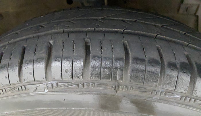 2013 Maruti Swift VXI, Petrol, Manual, 41,041 km, Right Rear Tyre Tread