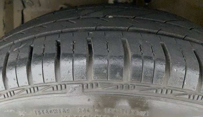 2013 Maruti Swift VXI, Petrol, Manual, 41,041 km, Left Front Tyre Tread