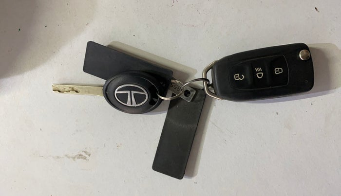 2021 Tata Tiago XT (O) PETROL, Petrol, Manual, 63,689 km, Key Close Up