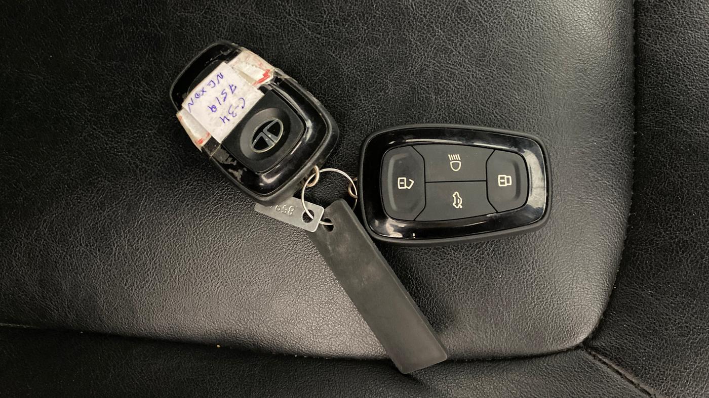2018 Tata NEXON XZ PLUS PETROL, Petrol, Manual, 46,722 km, Key Close Up