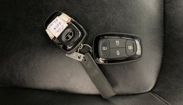 2018 Tata NEXON XZ PLUS PETROL, Petrol, Manual, 46,722 km, Key Close Up