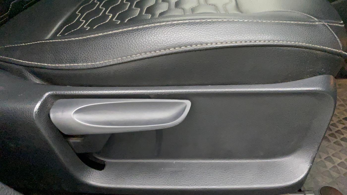 2018 Volkswagen Polo HIGHLINE PLUS 1.0 16 ALLOY, Petrol, Manual, 58,675 km, Driver Side Adjustment Panel
