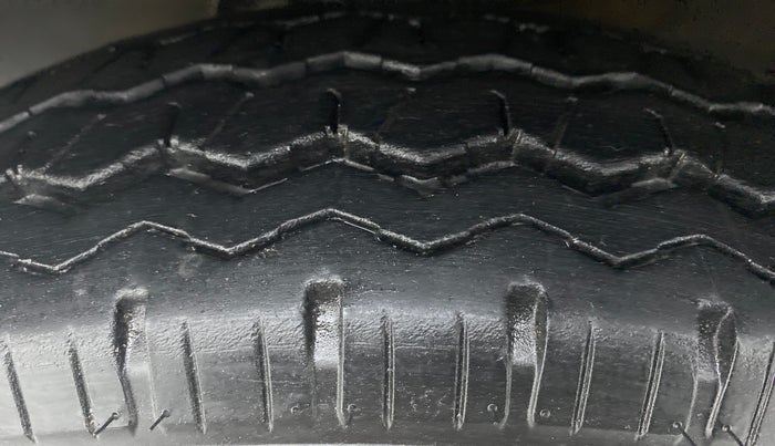 2021 Maruti Eeco 5 STR CNG WITH AC PLUSHTR, CNG, Manual, 7,555 km, Left Front Tyre Tread