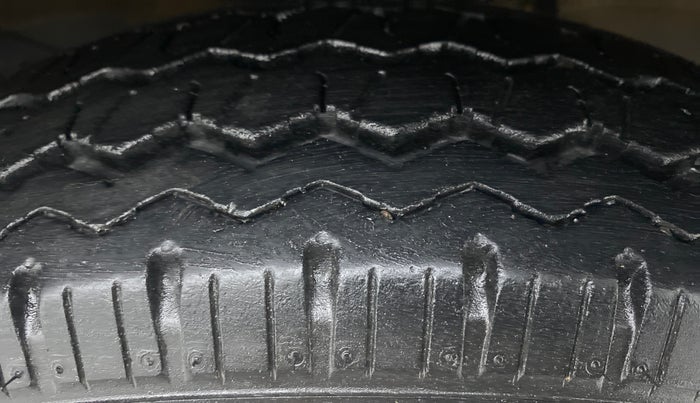 2021 Maruti Eeco 5 STR CNG WITH AC PLUSHTR, CNG, Manual, 7,555 km, Right Front Tyre Tread