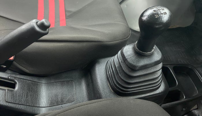 2021 Maruti Eeco 5 STR CNG WITH AC PLUSHTR, CNG, Manual, 7,555 km, Gear Lever