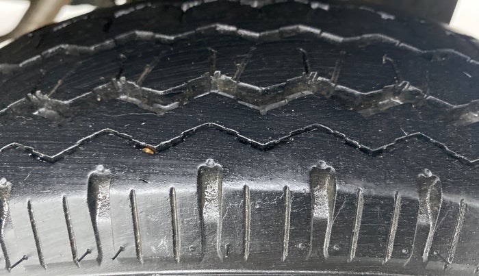 2021 Maruti Eeco 5 STR CNG WITH AC PLUSHTR, CNG, Manual, 7,555 km, Left Rear Tyre Tread