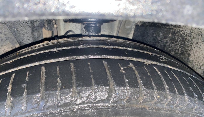 2020 Renault TRIBER RXZ, CNG, Manual, 81,301 km, Right Front Tyre Tread